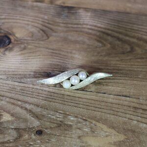 Vintage Signed CAPRI Gold tone Faux Pearls mid century Pin Brooch 0309p